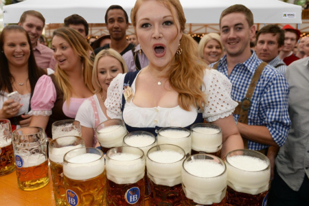 Oktoberfest vakarėlio alaus palapinė