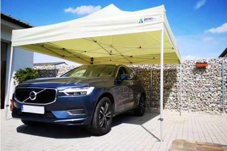 Reklaminė palapinė automobilių salone
