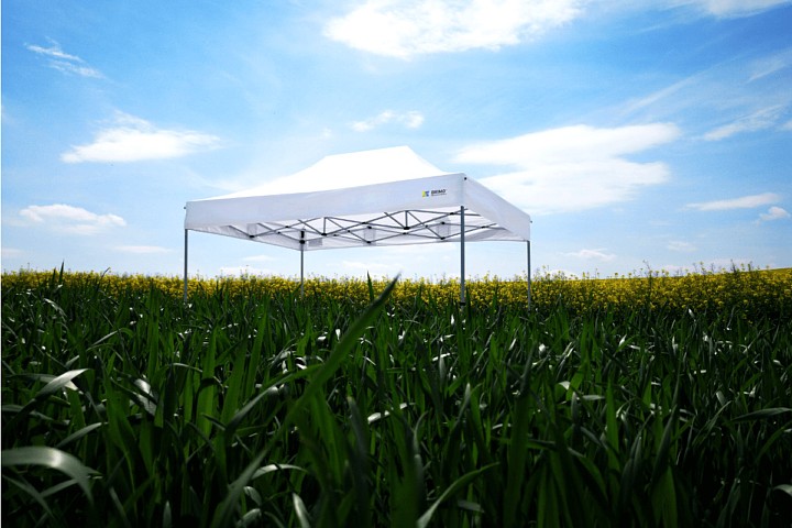 Parduodu šventinę palapinę 2x2