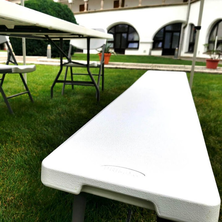 sulankstomi plastikiniai suolai